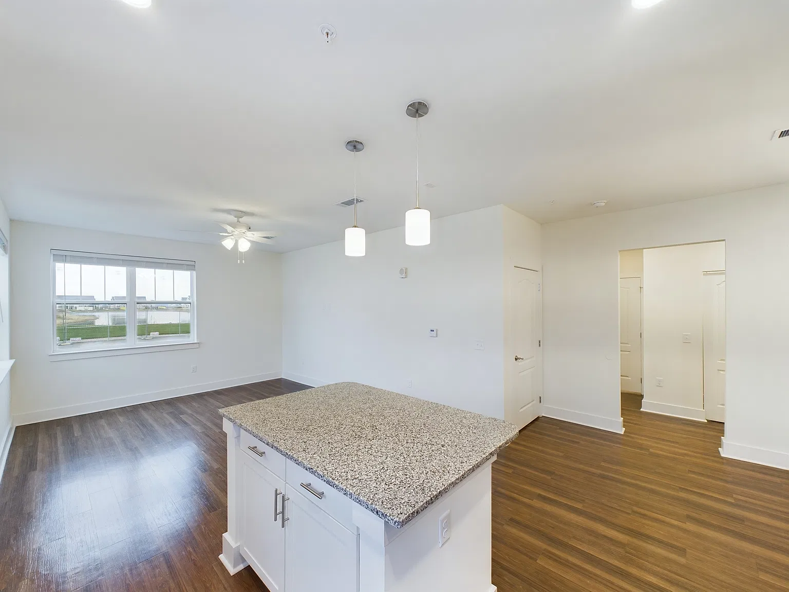 2 bed, 1150 sqft, $2,089 — Photo 3