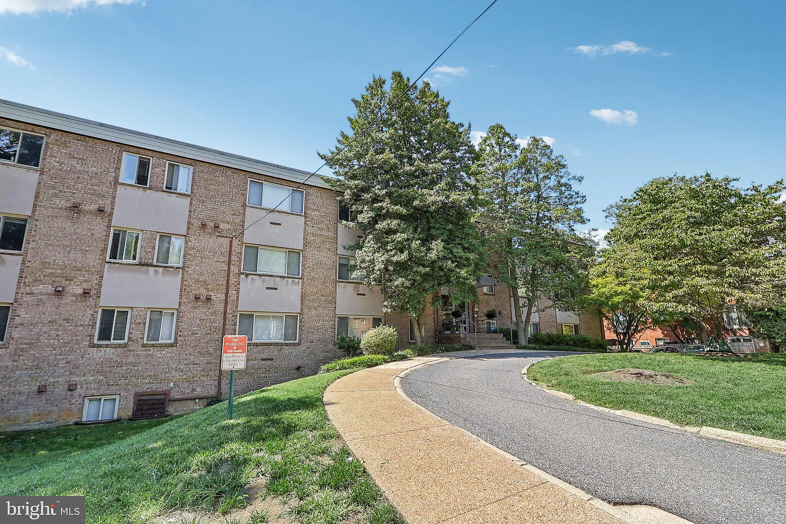 4570 Macarthur Blvd NW APT 209 photo 1
