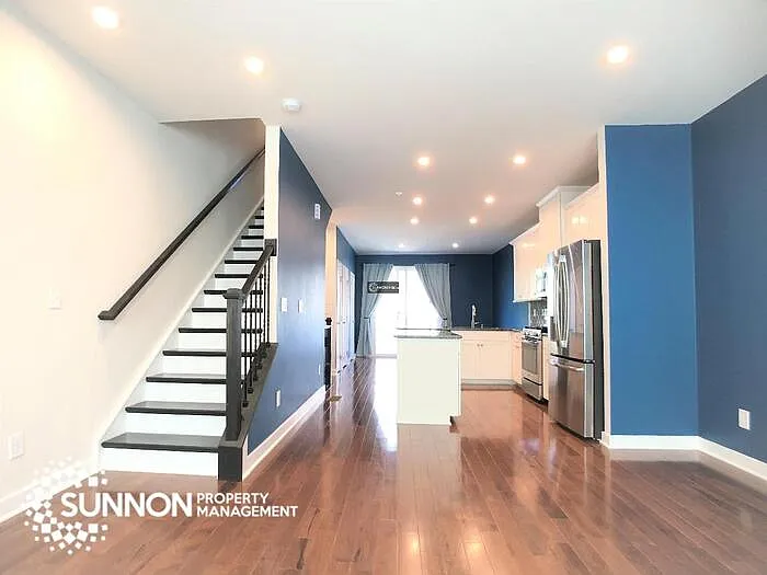 462 W Tremont Ave