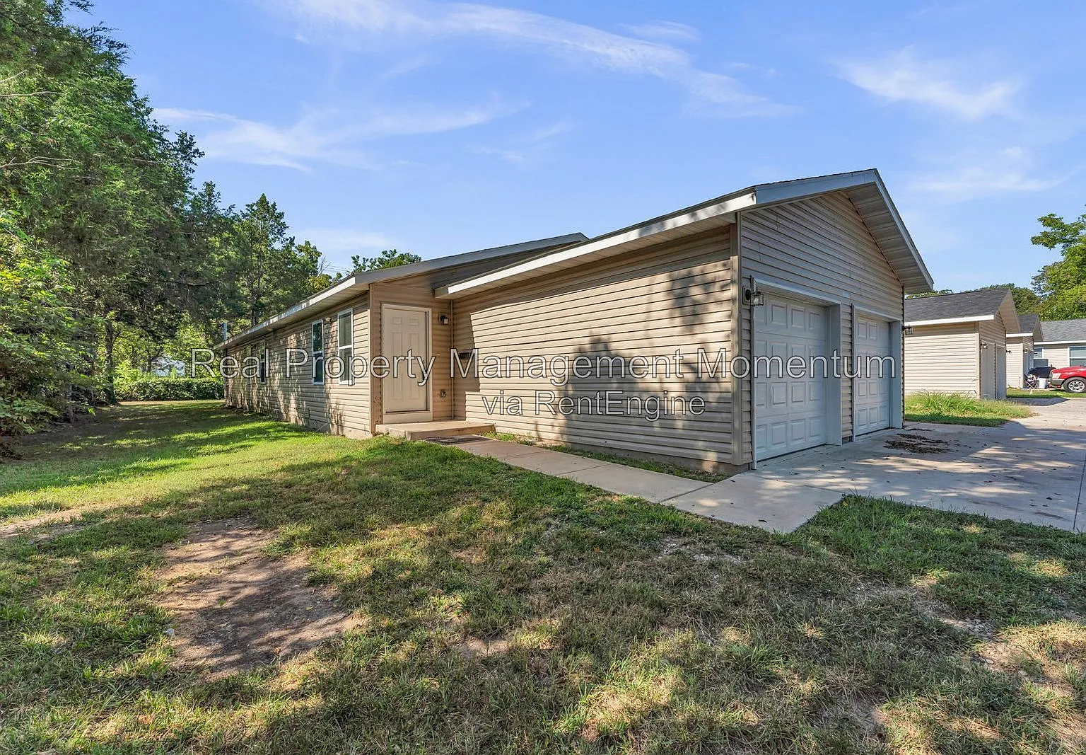 3 bed, 2.0 bath, 1150 sqft, $1,195 — Photo 1