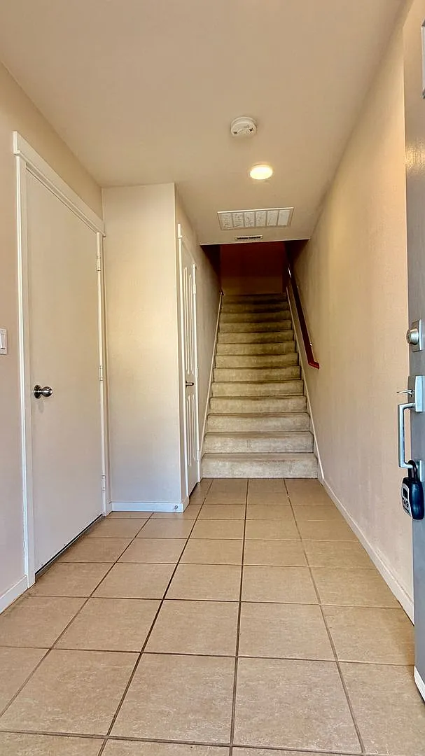 Spacious 2 Bed 2.5 Bath Lakemont Townhome with Greenbelt Views. — Photo 3