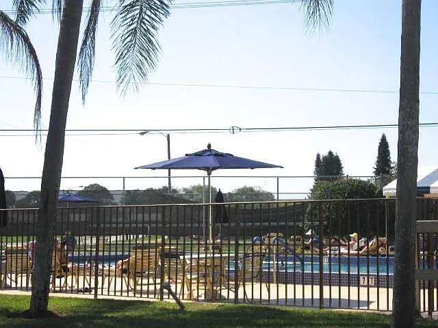 13817 Royal Palm Ct #B — Photo 34