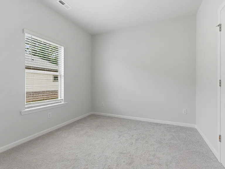 15007 Greenleaf Dr — Photo 4