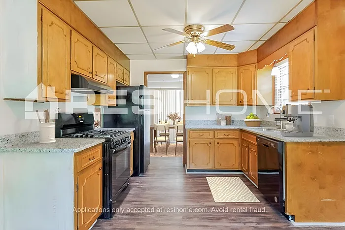 824 Ridge Lane Dr — Photo 3