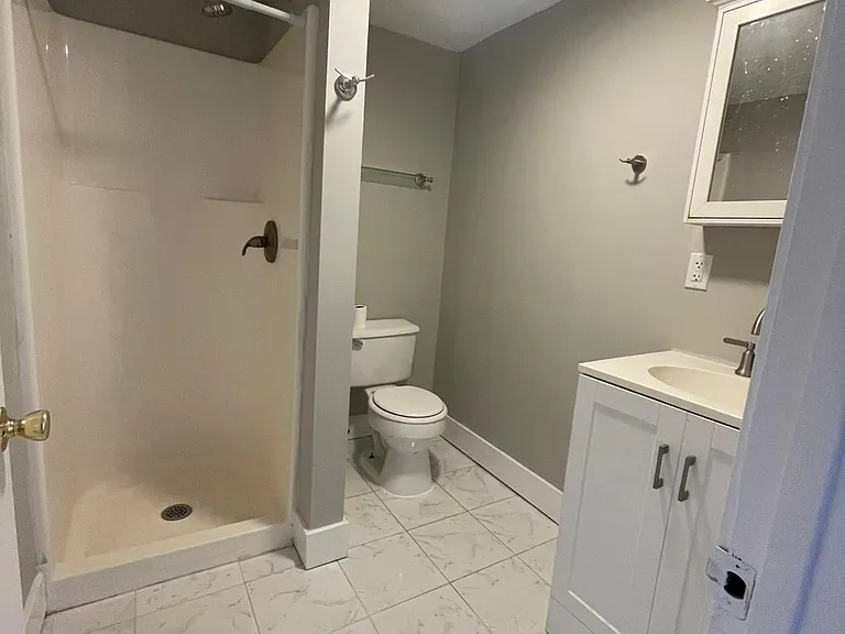 920 Whalley Ave — Photo 12