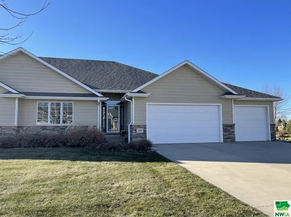239 La Costa Ln, North Sioux City, SD 57049