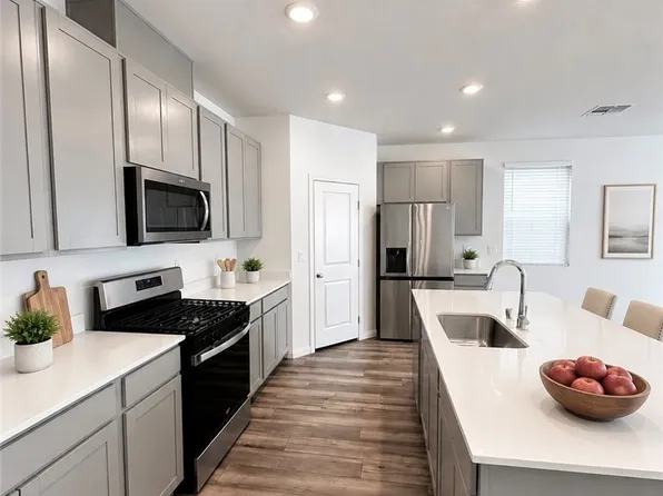 8917 Cherry Barn St, Las Vegas, NV 89113