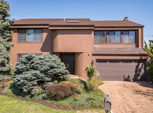 25 Princeton Dr, Syosset, NY 11791