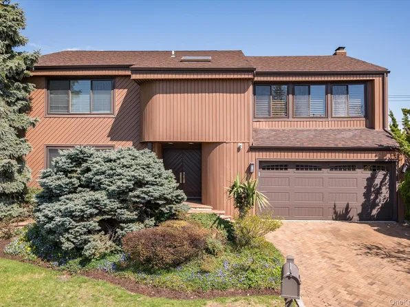 25 Princeton Drive, Syosset, NY 11791