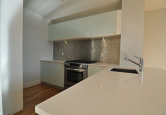 4th image of 527 Lincoln Pl APT 703