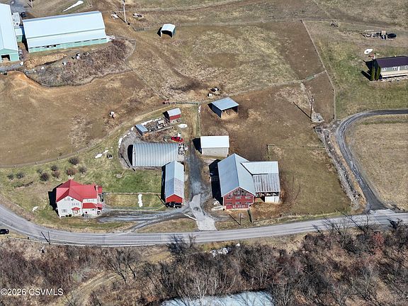 3rd image of 810-874 Mile Run Rd