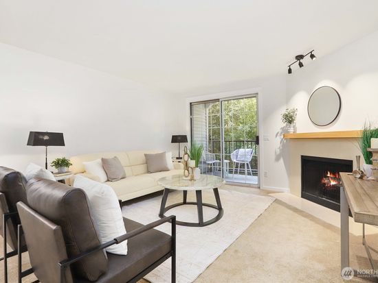 215 9th Street #D204, Kirkland, WA 98033
