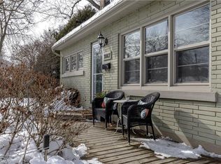 2067 Maplewood Dr, Burlington, ON L7R 2C6