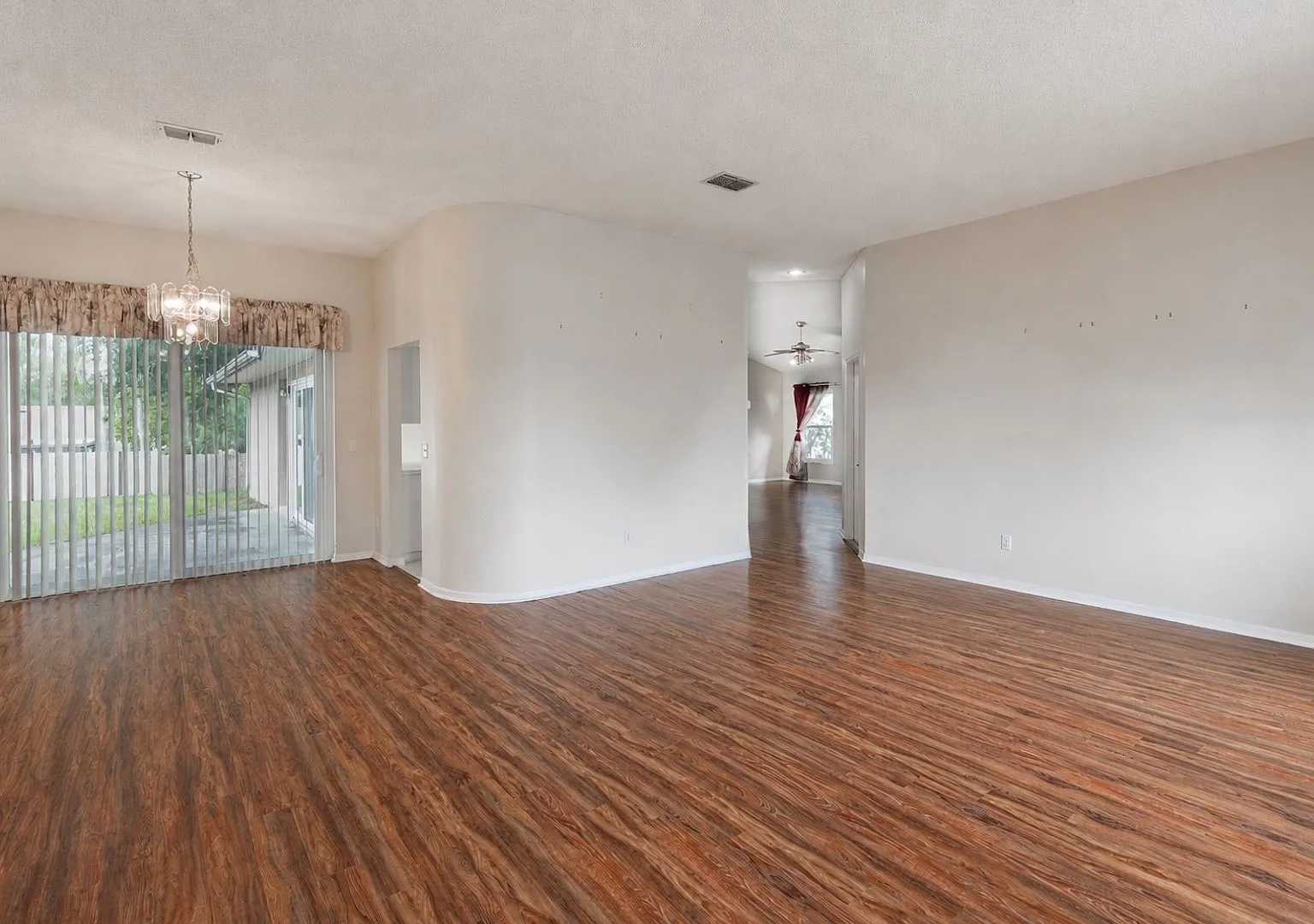 Spacious 4-Bedroom Home in Desirable Riverview Location with Excellent Schools — Photo 4