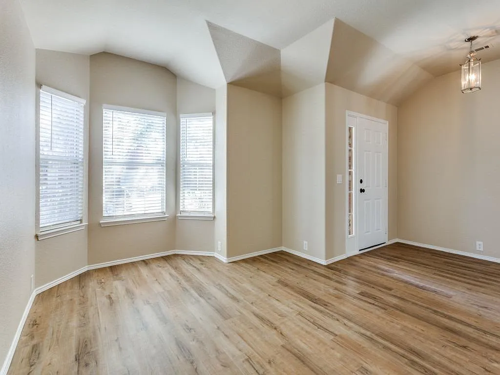 3 bed, 1763 sqft, $2,300 — Photo 2
