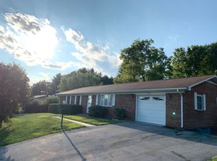 1101 Hillview Dr, Abingdon, VA 24210