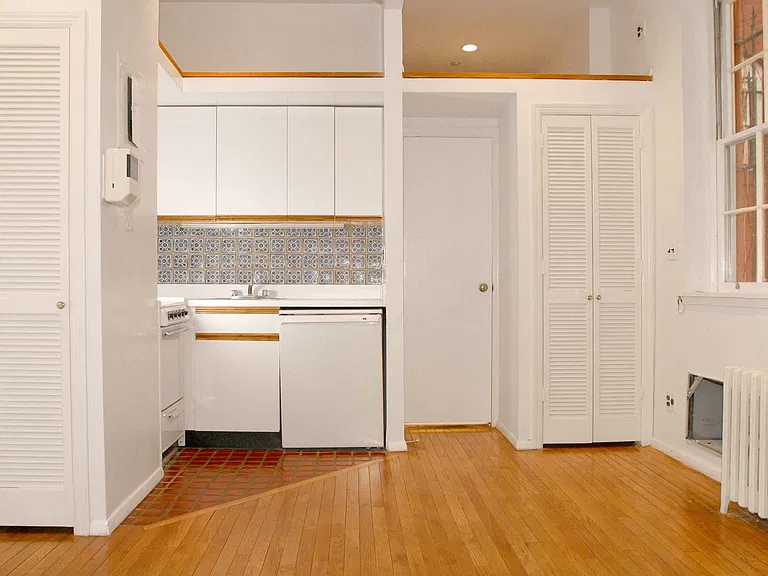 339 E 88th St #1C — Photo 2