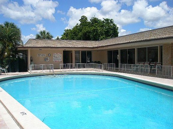 3rd image of 8141 SW 24th Ct APT 406