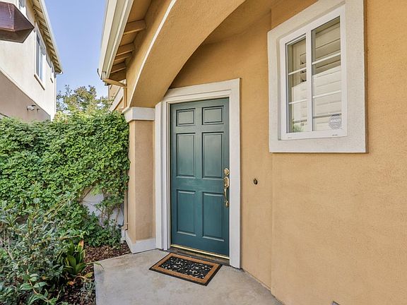 3rd image of 252 Frangipani Ct