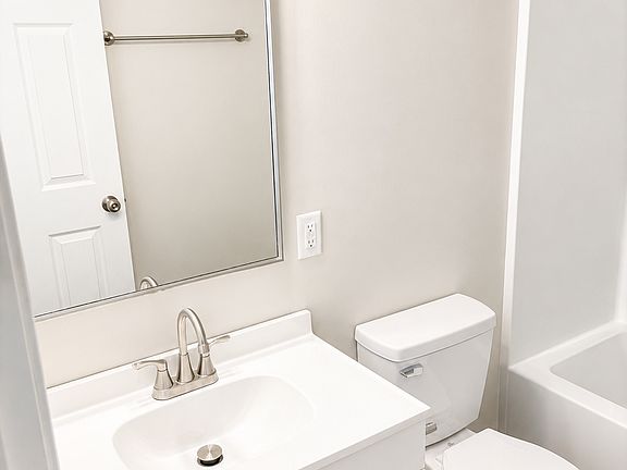 5th image of 103 S Glen Ct #B