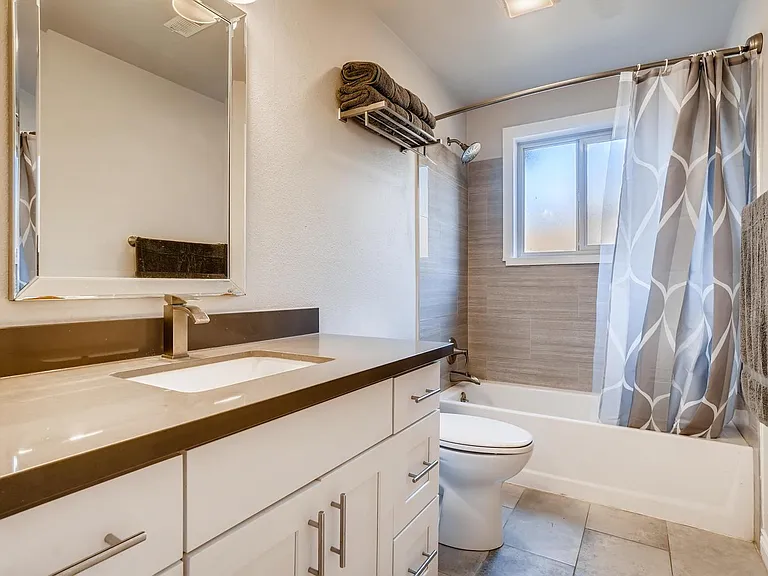 Downstairs Full size bathroom with luxury finishes!