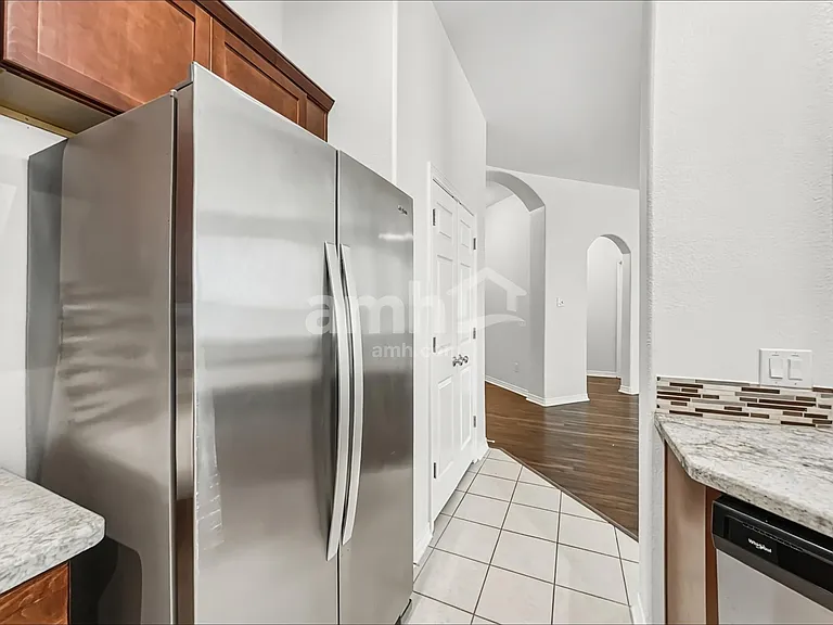2204 Perkins Crossing Dr — Photo 4
