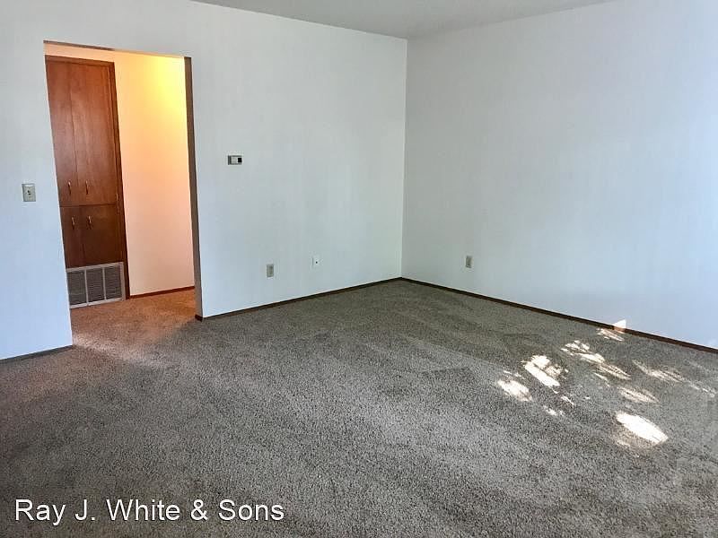 2nd image of 1112 Cedar Dr #2