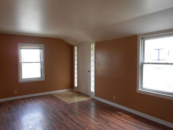 5th image of 313 Polster Dr