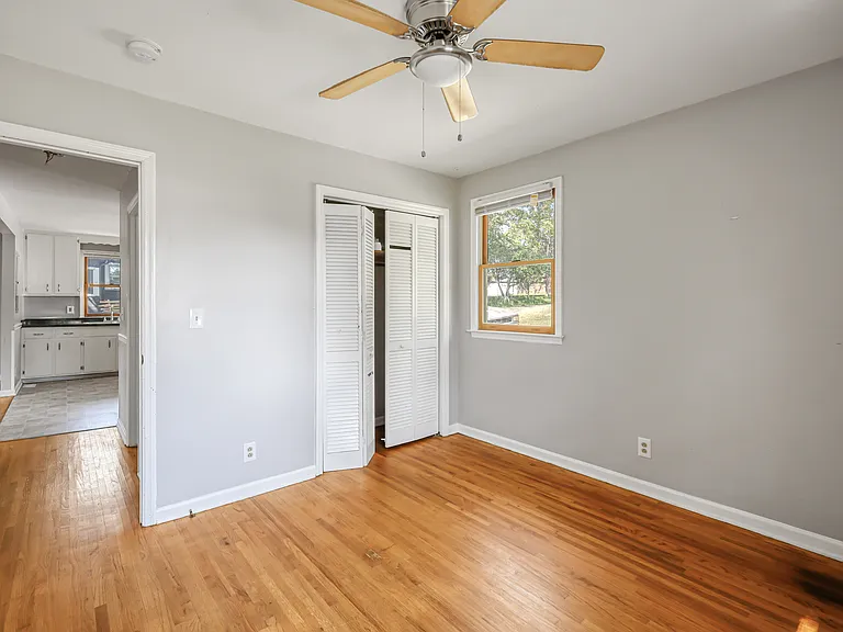 320 Oak St — Photo 5