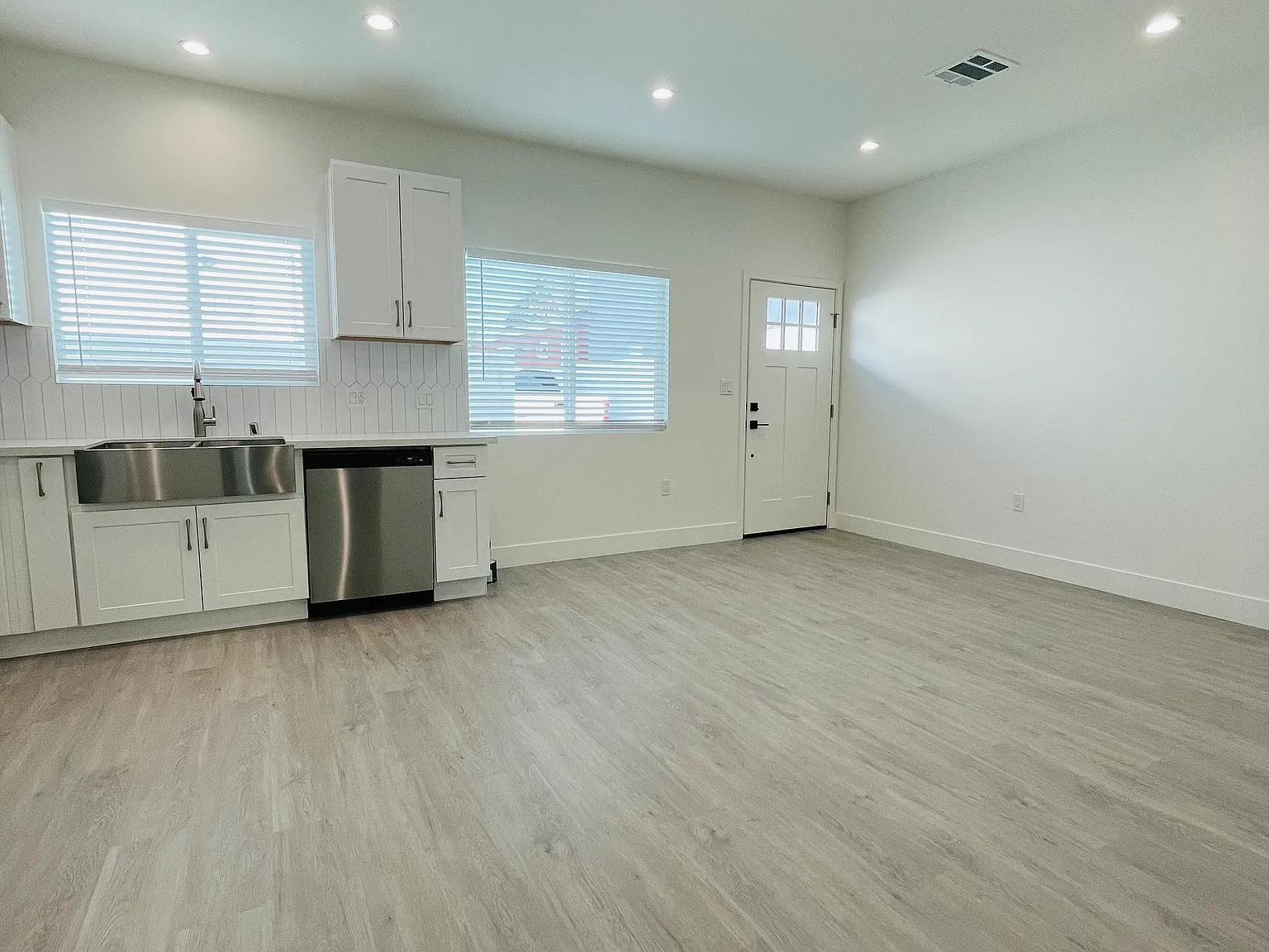 2 bed, 800 sqft, $2,550 — Photo 3
