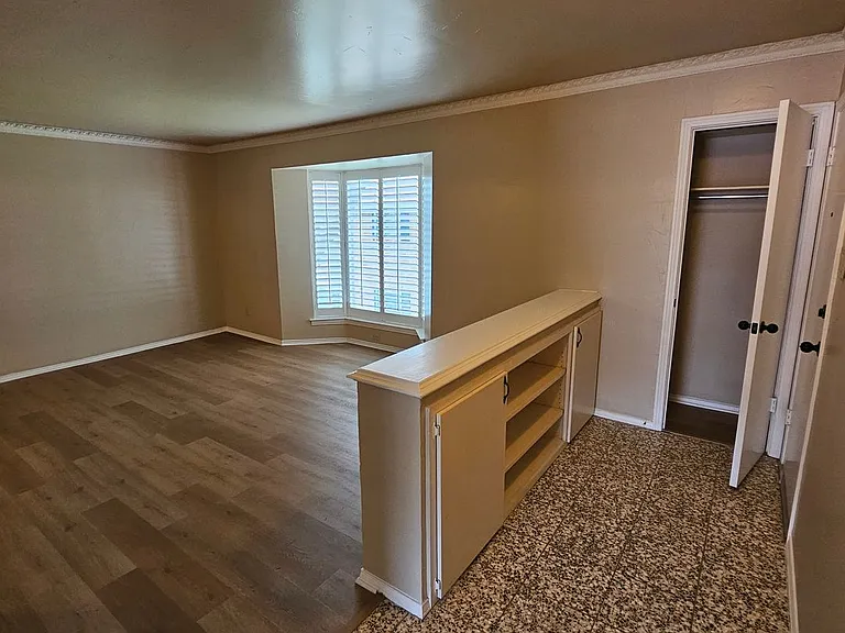 6033 Sandhurst Ln #D — Photo 10