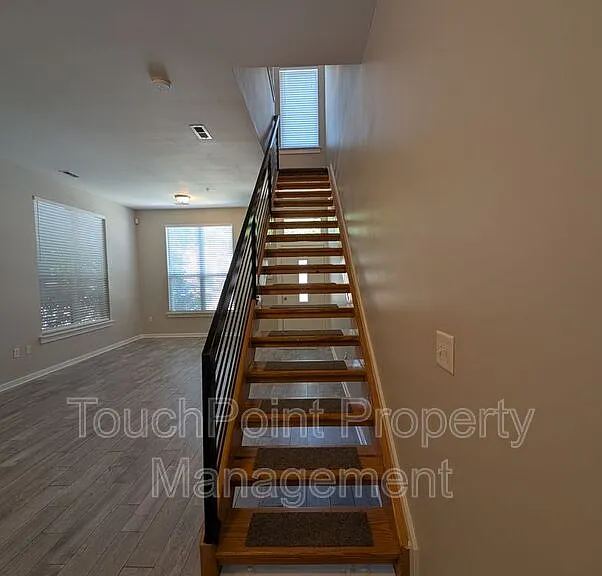 1020 E 36th St — Photo 10
