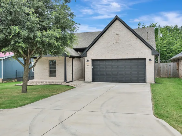 124 Elm Ln, Roanoke, TX 76262