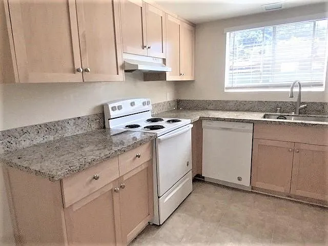 707 W Carrillo St #4 — Photo 5