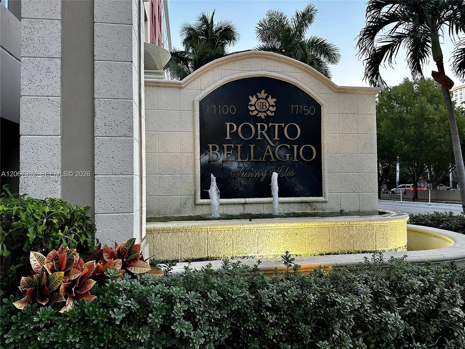 Porto Bellagio Condo — Photo 2