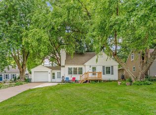 1933 Oakland Ave, Cedar Falls, IA 50613
