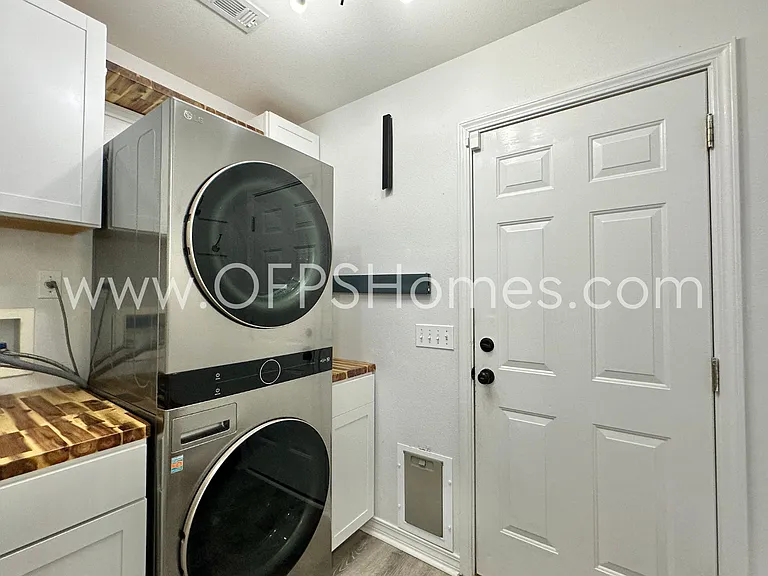 2426 Houston Cir — Photo 13