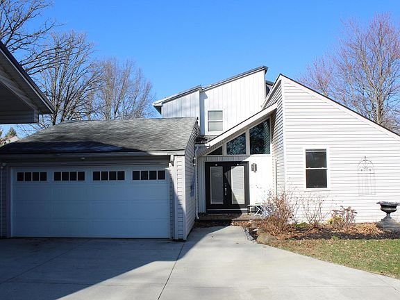 3rd image of 110 Aster Ct SW
