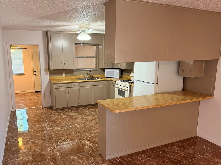 7406 Southgate Ln #A — Photo 5
