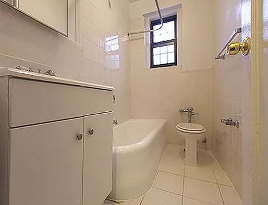 Rented by SW Queens Mezzanine | media 15