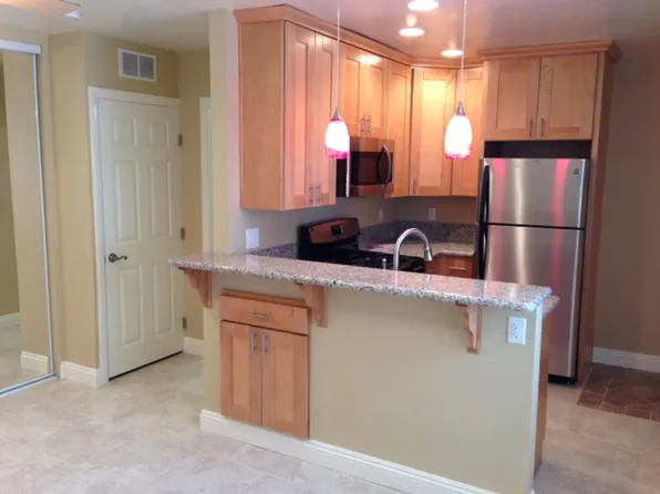 2166 Montgomery Ave APT E, Cardiff, CA 92007