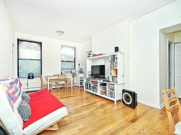 2nd image of 300 Manhattan Ave APT 3B