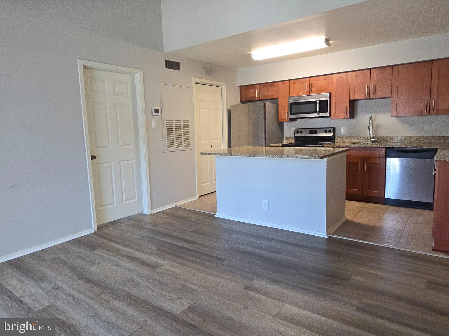 1 bed, 1.0 bath, 530 sqft, $1,800 — Photo 3