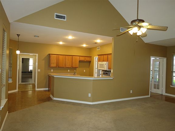 4th image of 109 Country View Ln