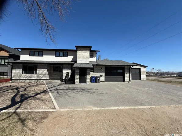 3102 Caen STREET, Saskatoon, SK S7M 3N5
