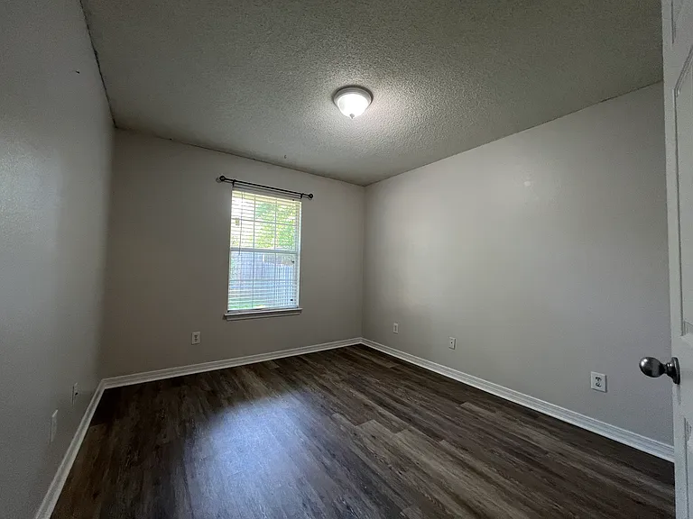 154 Cypress Ln — Photo 7