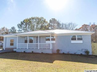 1604 Woodview Dr, Hartselle, AL 35640