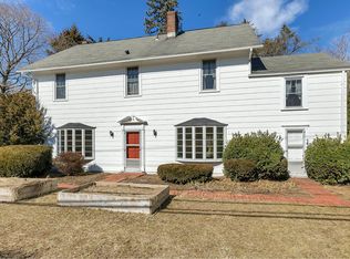 320 Chicken Valley Rd, Glen Head, NY 11545