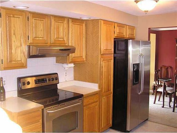 3rd image of 161 Brentwood Ln