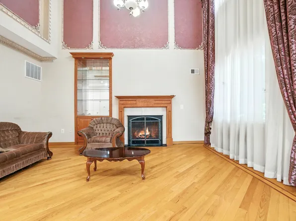 77-16 Kew Forest Lane image 16 of 38